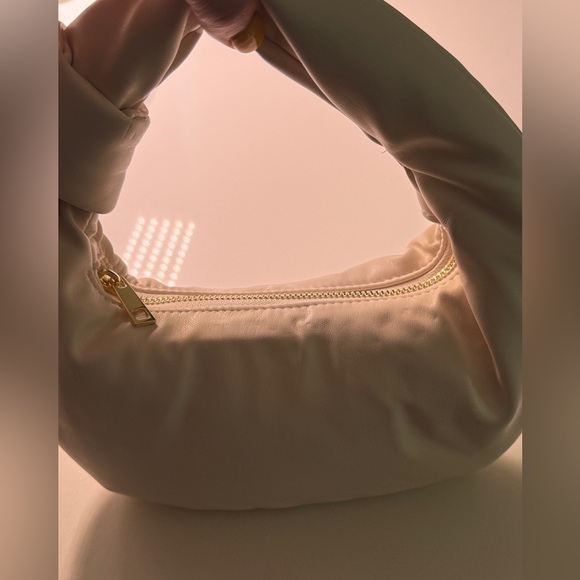 melie bianco vegan leather alexandra shoulder bag in cream - Picture 8 of 10
